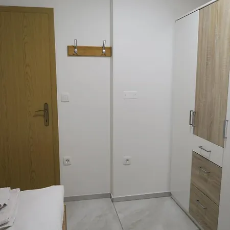Pensión For Rent In